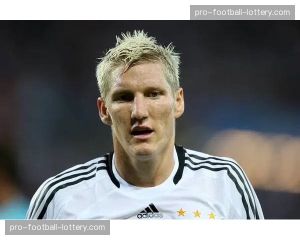 前德国国脚施魏因施泰格点评：当前德甲中场球员的肋部意识